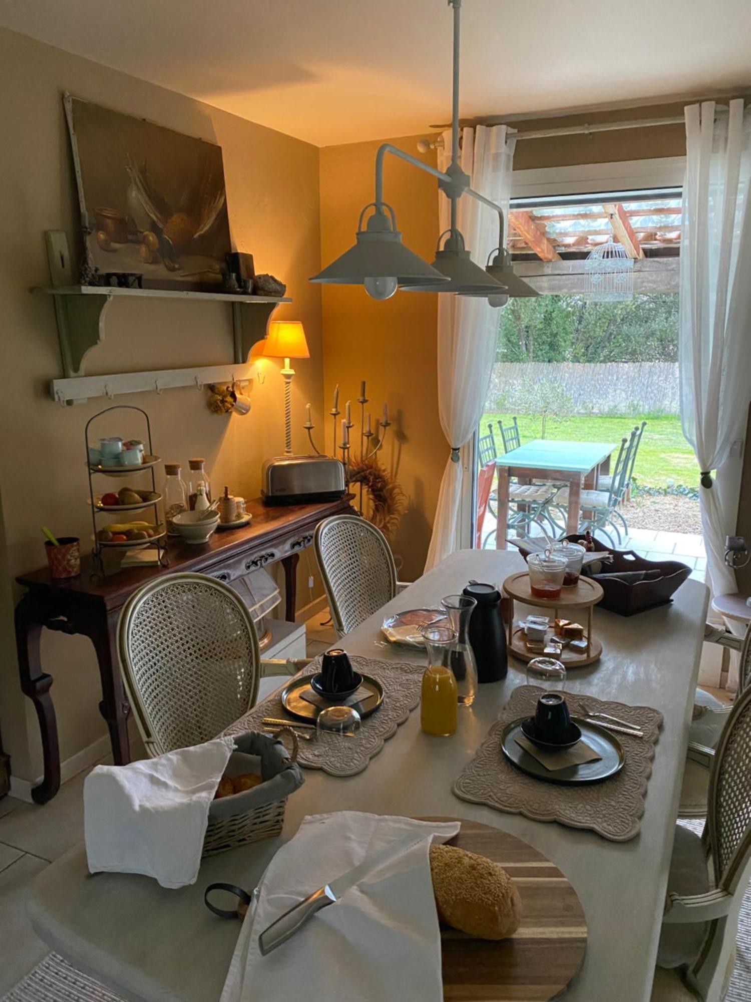 L'Eveil En Provence Bed & Breakfast Entrecasteaux Luaran gambar