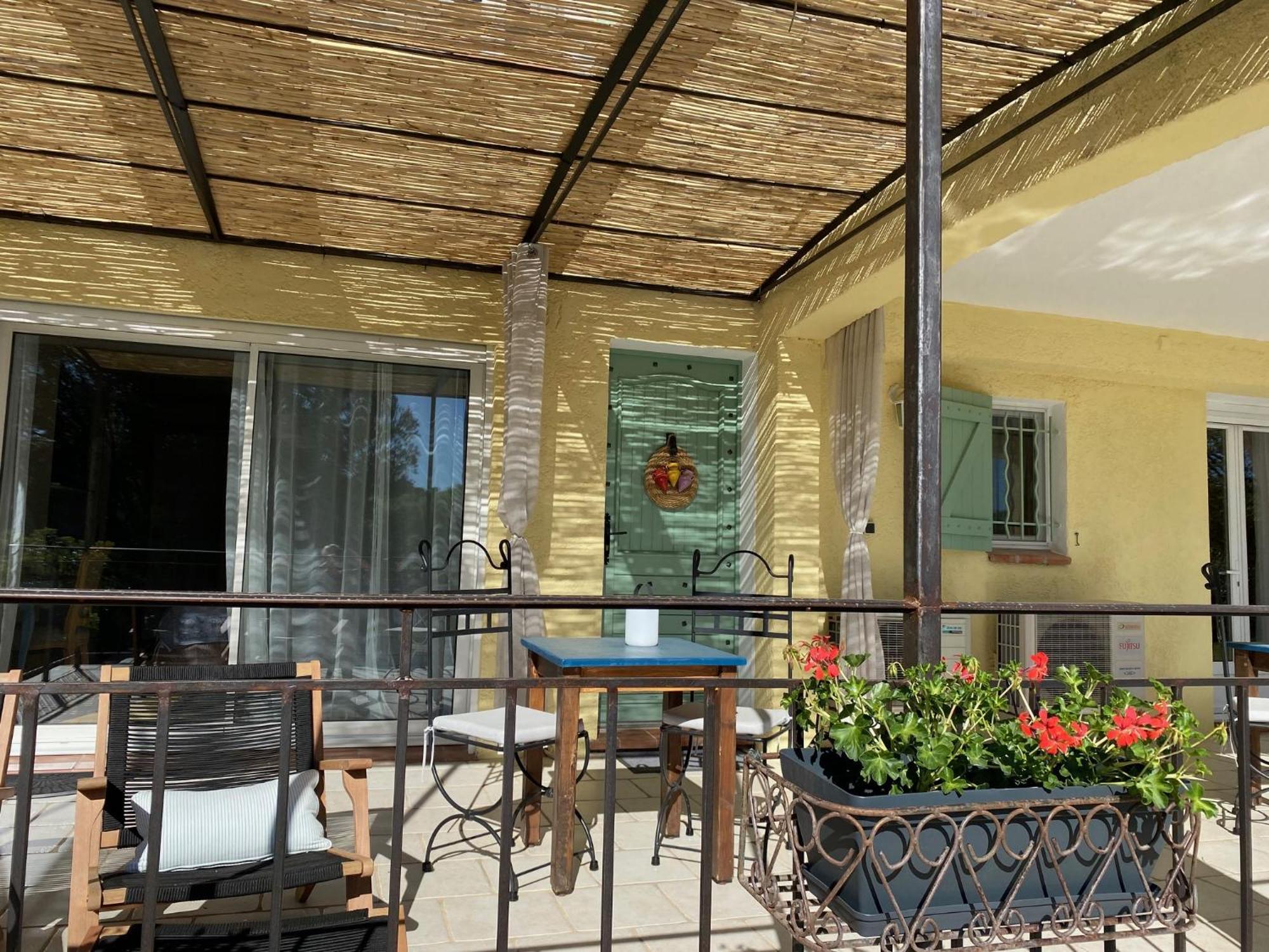 L'Eveil En Provence Bed & Breakfast Entrecasteaux Bilik gambar
