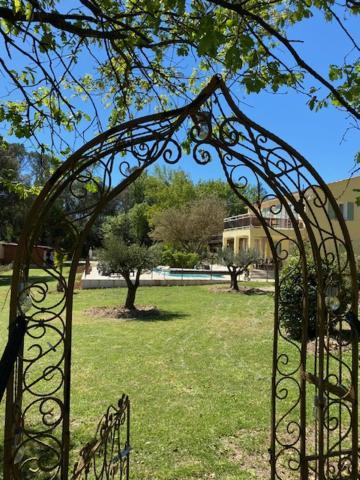 L'Eveil En Provence Bed & Breakfast Entrecasteaux Luaran gambar